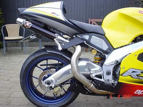 Aprilia RSV MILLE R - det lidt specielle udsttødningssystem billede 6