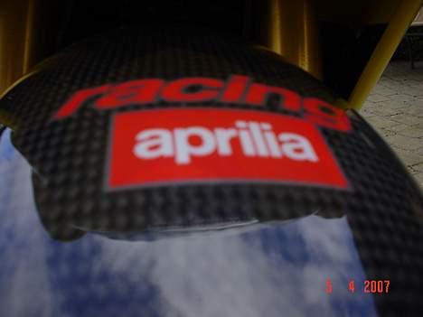 Aprilia RSV MILLE R - aprilia carbon druknet i klar lak billede 7