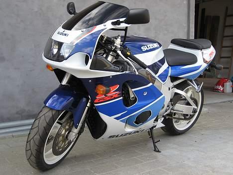 Suzuki GsxR 750 Srad "SOLGT" billede 2