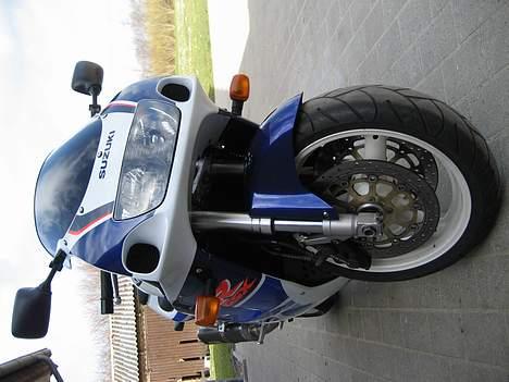 Suzuki GsxR 750 Srad "SOLGT" billede 4
