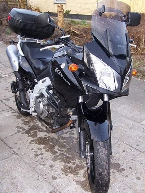 Suzuki DL-650 V-strom - V-strom skråt forfra billede 6