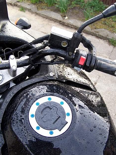 Suzuki DL-650 V-strom - Tankdæksel/bremsebeholderdæksel billede 11