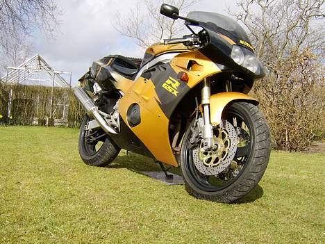 Suzuki Gsx-r 400 (Solgt) billede 7