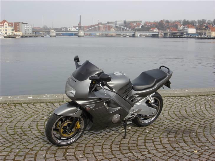 Honda cbr 600 f2  - Som den ser ud nu. Taget ved Sønderborg havn. 2009 billede 1