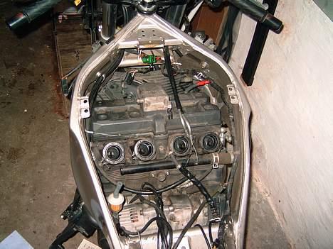 Suzuki RF 900 (Ringsted) - Så skal der rengøres billede 6