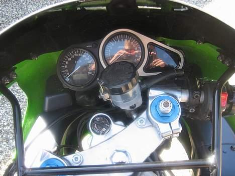 Kawasaki ZX6R *SOLGT* billede 3