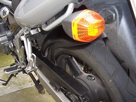 Suzuki GSF-600S **Solgt** - Monteret hugger - den pynter da..  billede 6