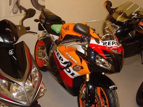 Honda cbr 1000rr fireblade (solgt) - jeg er klar skal vi billede 2