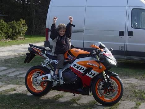 Honda cbr 1000rr fireblade (solgt) - yes min første prøve tur efter jeg fik den hjem nikke 6 år billede 7