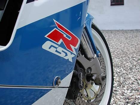 Suzuki GSX-R 400 (solgt) - "R" ved man hva´står for...."SSS" billede 10