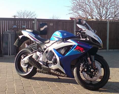 Suzuki GSXR 750 K7 (SOLGT) billede 6