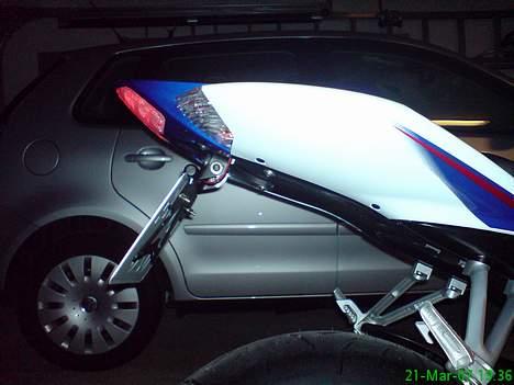 Suzuki GSXR 750 K7 (SOLGT) billede 11