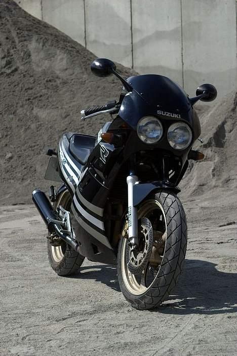 Suzuki GSX 250 R *SOLGT* billede 3