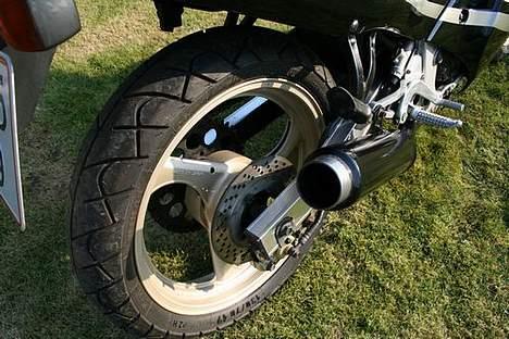 Suzuki GSX 250 R *SOLGT* billede 5