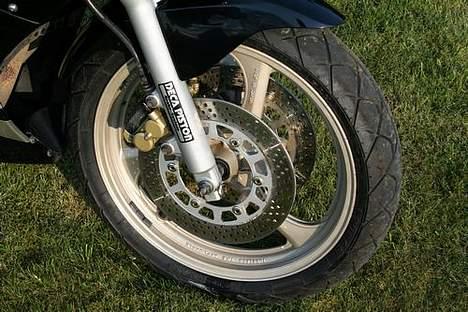 Suzuki GSX 250 R *SOLGT* billede 6