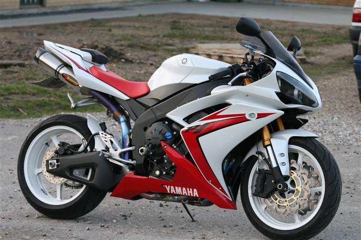 Yamaha R1   billede 1
