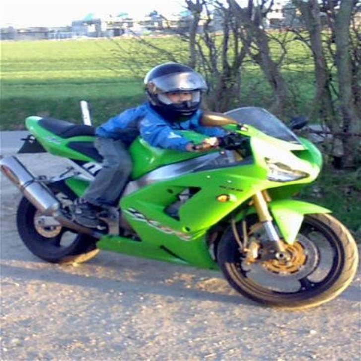 Kawasaki Ninja ZX6R - Det går pænt stærkt for den lille mand billede 1
