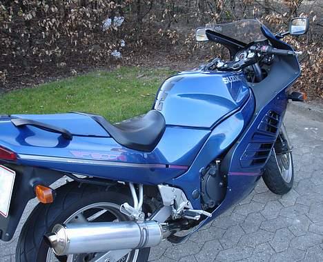 Suzuki RF 600 R (solgt) billede 3