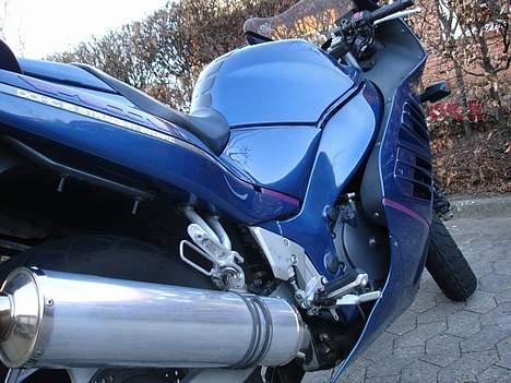 Suzuki RF 600 R (solgt) billede 11