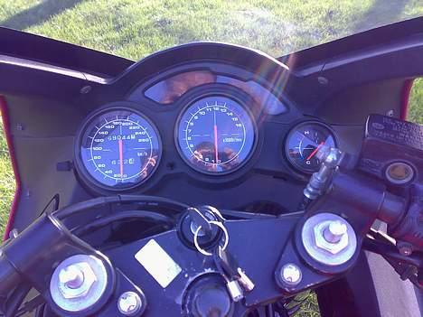 Suzuki RF 600R - Puha, så har den snart gået 70k men ruller  heldigvis stadigvæk uden problemer. billede 7