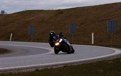 Honda CBR1000RR - SOLGT - Kristian knipser, mens der leges på en gråvejrsdag... billede 4