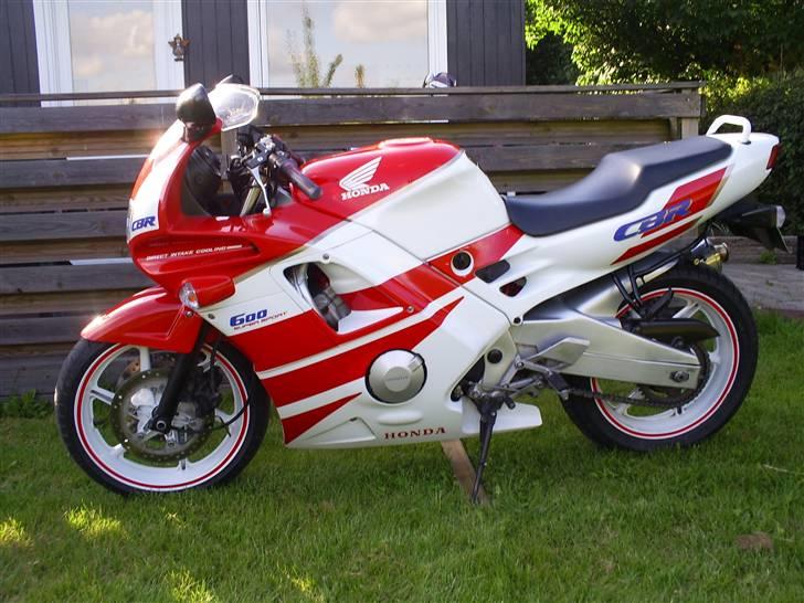 Honda CBR 600 F2 ***solgt*** - Står perfekt af en 15 år gammel motorcykel billede 1