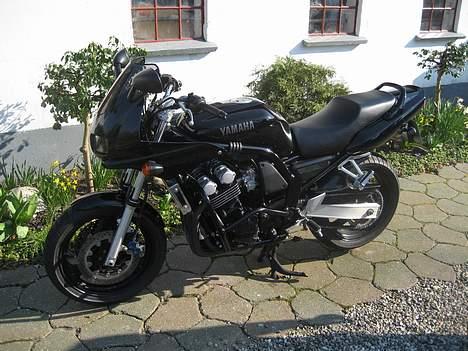 Yamaha FZS 600 Fazer - Fazeren fotograferet derhjemme. billede 1
