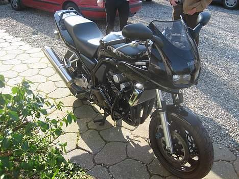 Yamaha FZS 600 Fazer - Billede fra siden med den gamle udstødning billede 2