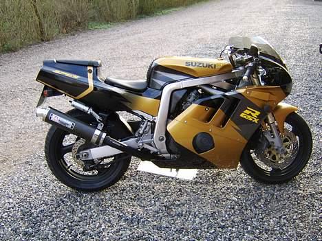 Suzuki Gsx-r 400 (Solgt) - Så fik jeg min yoshimura potte på igen, efter den var blevet malet og poleret! billede 8