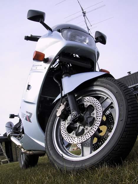 Honda VFR750F billede 2