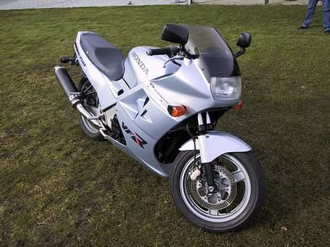 Honda VFR750F billede 3