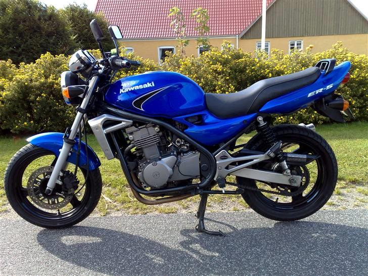 Kawasaki er 5 (Solgt) 3/6-08 - billedet er taget 9 September 2007 (Cyklen står som næsten helt ny) billede 1