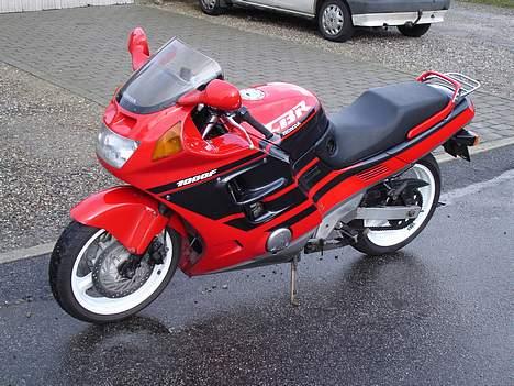 Honda cbr 1000 F ( SOLGT ) billede 1