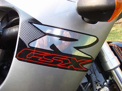 Suzuki GSX-R 750 - *SOLGT* - R betyder.... Rolig? billede 3
