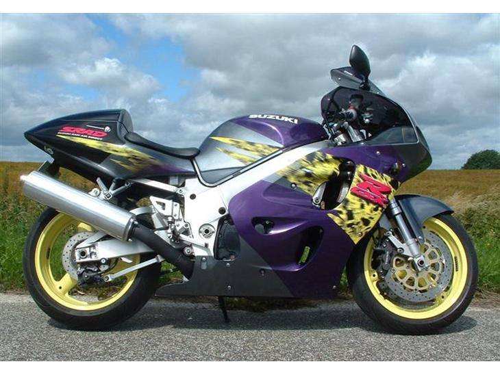 Suzuki GSX-R 750 T - De gule stafferinger er pænere i virkeligheden end billedet viser. billede 1
