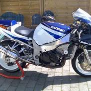 Suzuki GSX-R 750 K2