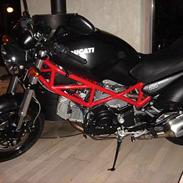 Ducati Monster 695