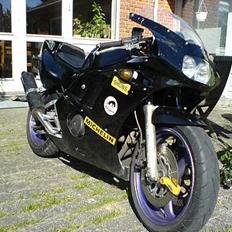 Suzuki GSXR-400 R **SOLGT**