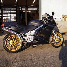 Honda VFR 750F RC36
