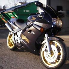 Honda VFR 750F RC36