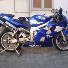 Yamaha R6 