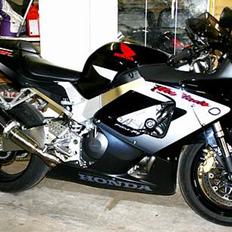 Honda cbr 900 rr fireblade