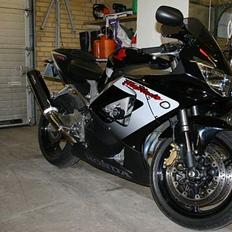 Honda cbr 900 rr fireblade