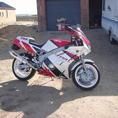 Yamaha FZR 600