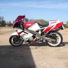 Yamaha FZR 600