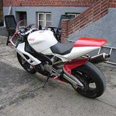 Yamaha R1 (Baneracer)