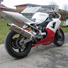 Yamaha R1 (Baneracer)