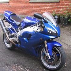 Yamaha YZF R1