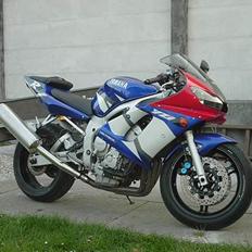 Yamaha R6 