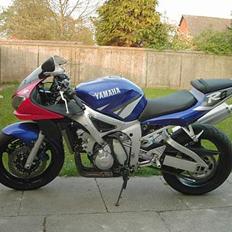 Yamaha R6 